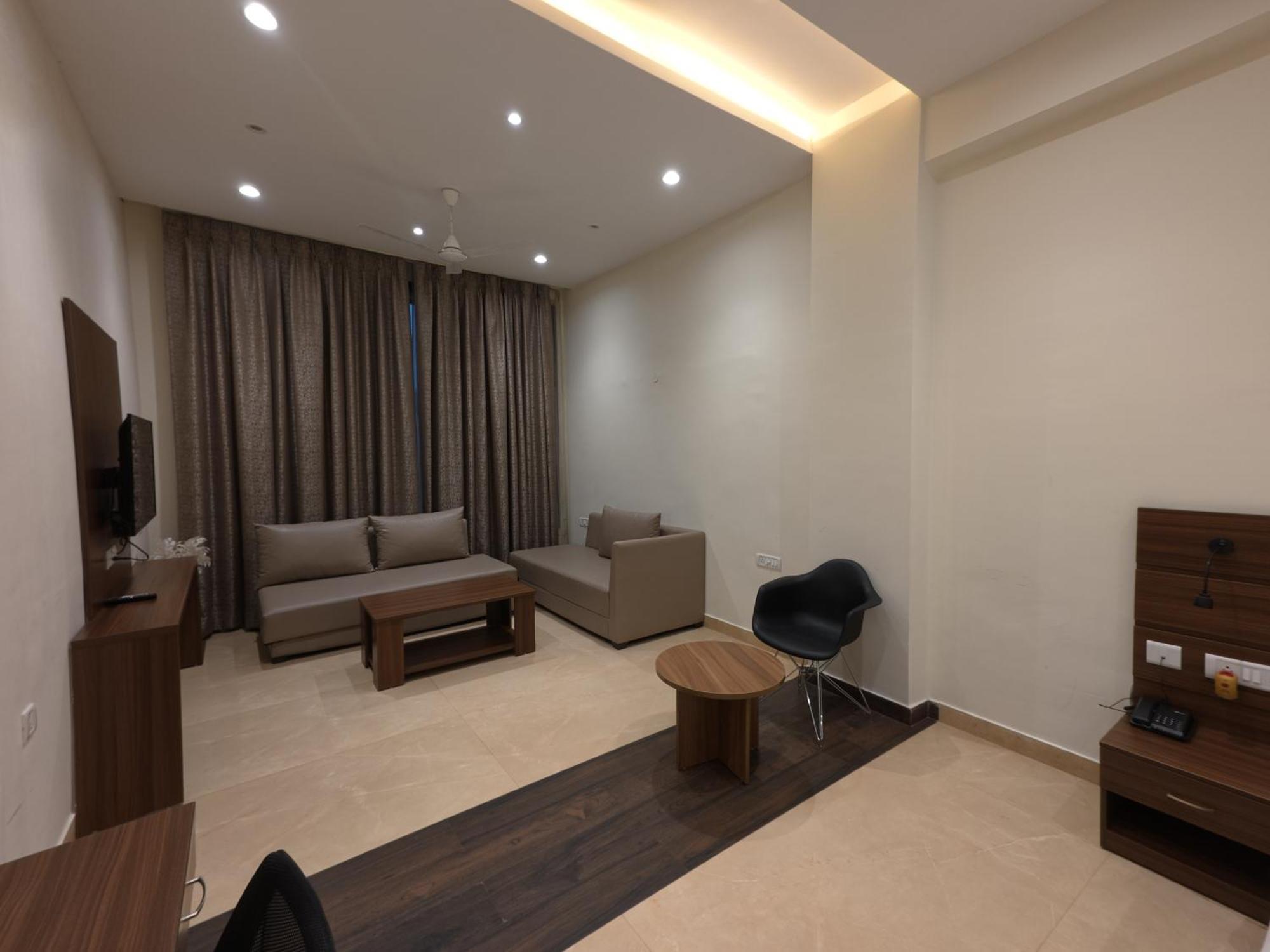 Neelam Orchid Hotel Kanpur Exterior foto
