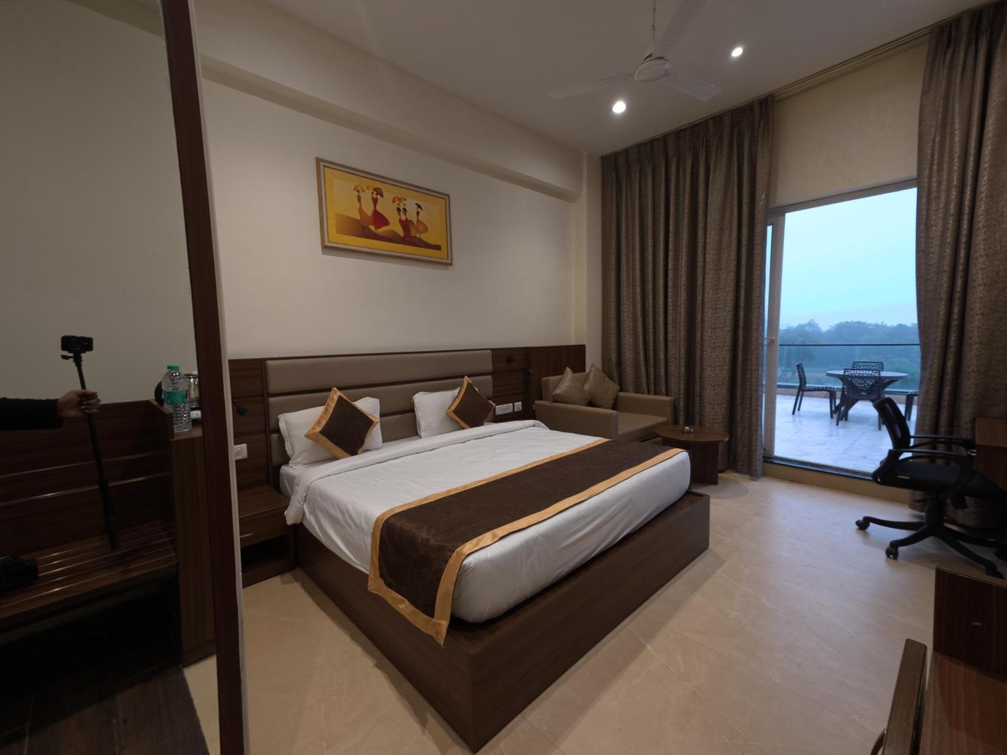 Neelam Orchid Hotel Kanpur Exterior foto